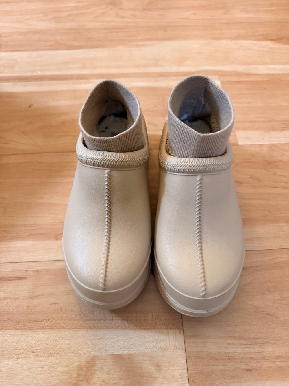 UGG Tasman X clogs in Neutral Tan - Picture 2 of 10